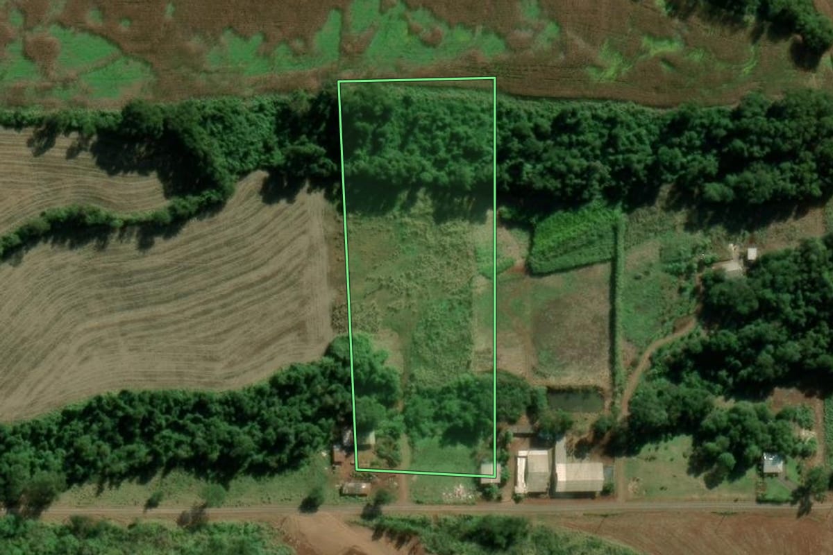 Imagem de satélite do imóvel rural em Marechal Cândido Rondon (PR), com o contorno declarado no CAR desenhado por cima.