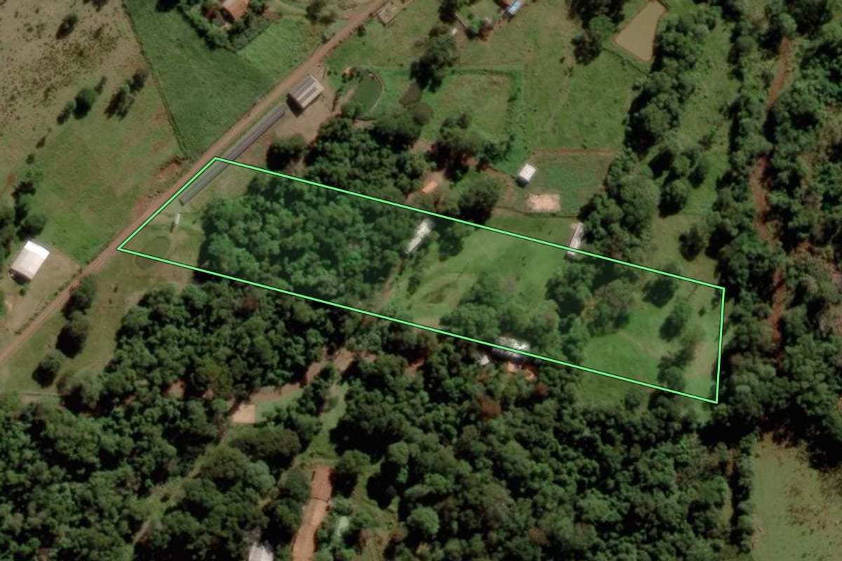Imagem de satélite do imóvel rural em Marechal Cândido Rondon (PR), com o contorno declarado no CAR desenhado por cima.