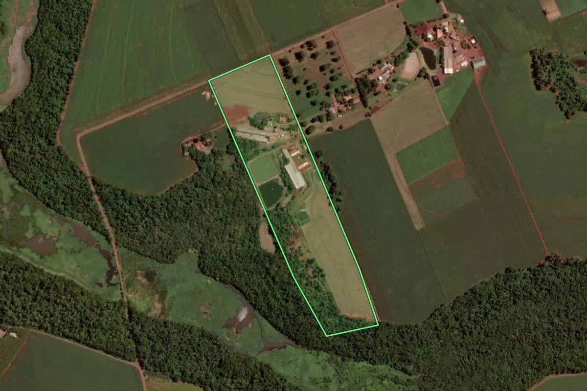 Imagem de satélite do imóvel rural em Marechal Cândido Rondon (PR), com o contorno declarado no CAR desenhado por cima.