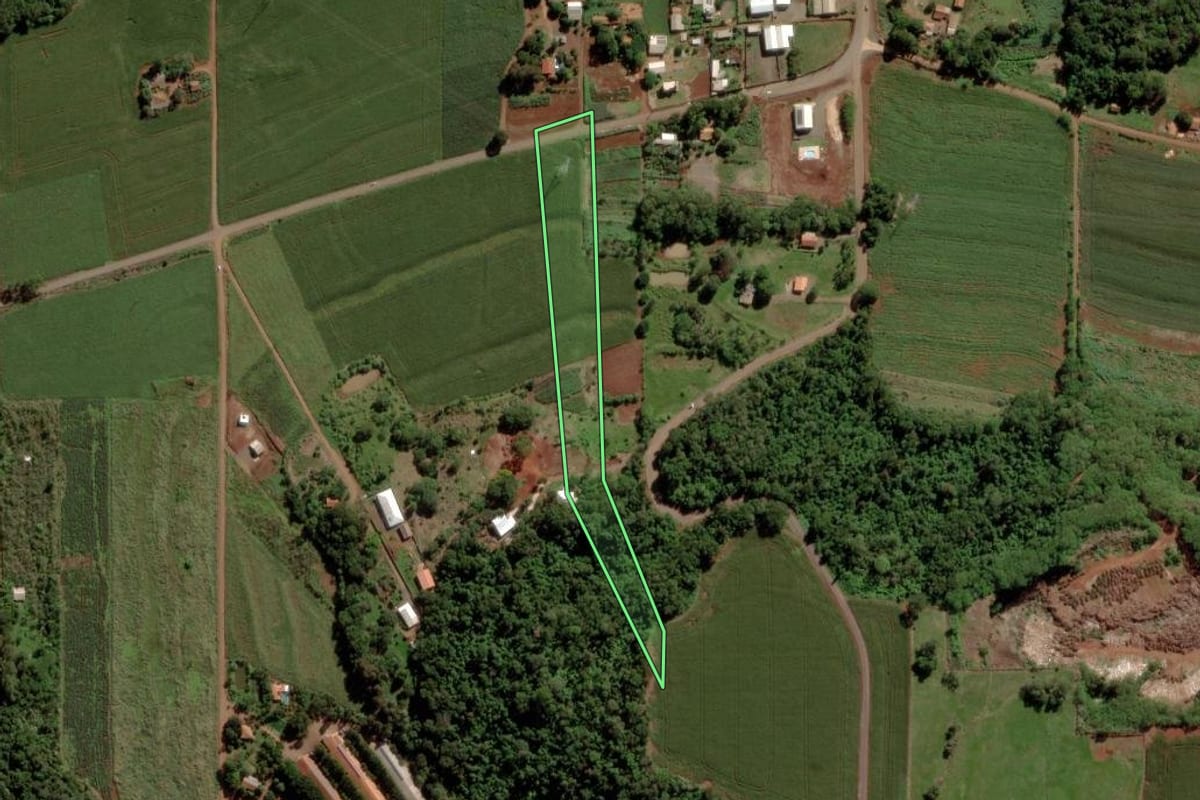 Imagem de satélite do imóvel rural em Marechal Cândido Rondon (PR), com o contorno declarado no CAR desenhado por cima.