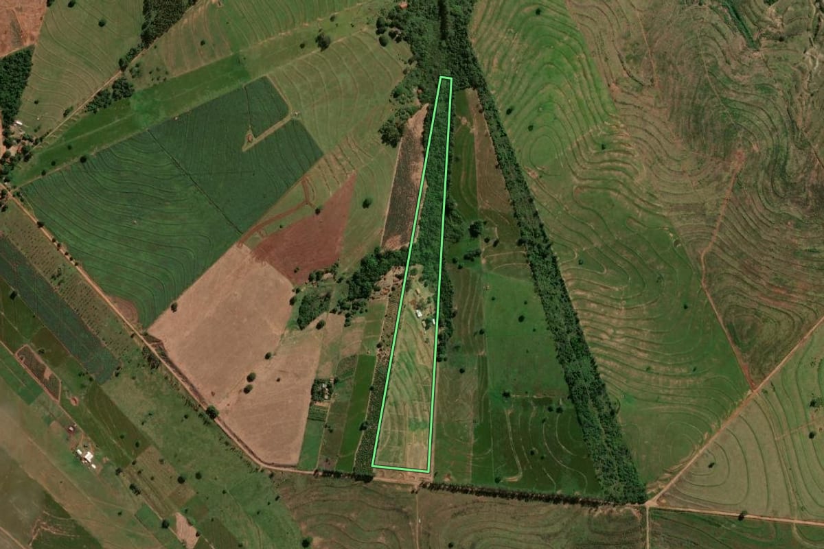 Imagem de satélite do imóvel rural em Maria Helena (PR), com o contorno declarado no CAR desenhado por cima.