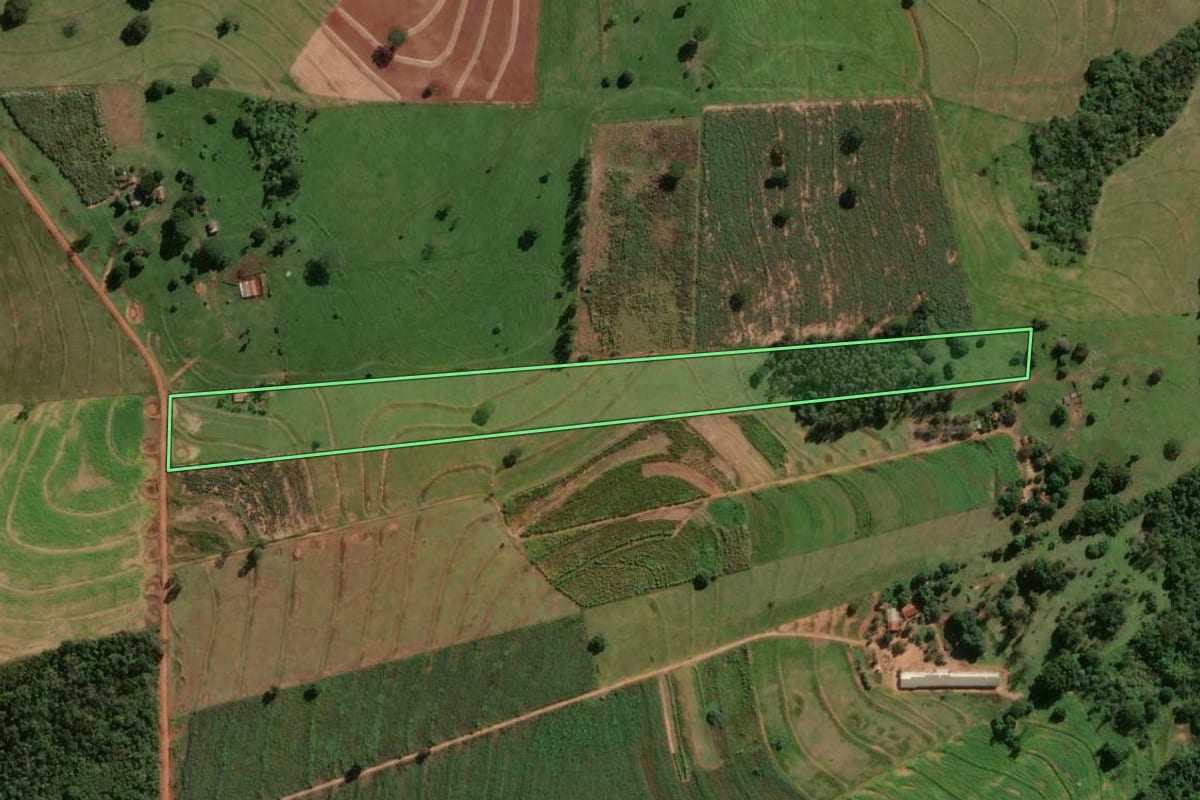 Imagem de satélite do imóvel rural em Maria Helena (PR), com o contorno declarado no CAR desenhado por cima.