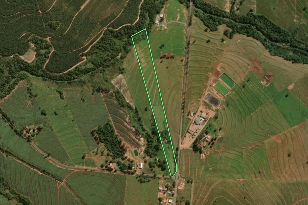 Imagem de satélite do imóvel rural em Maria Helena (PR), com o contorno declarado no CAR desenhado por cima.