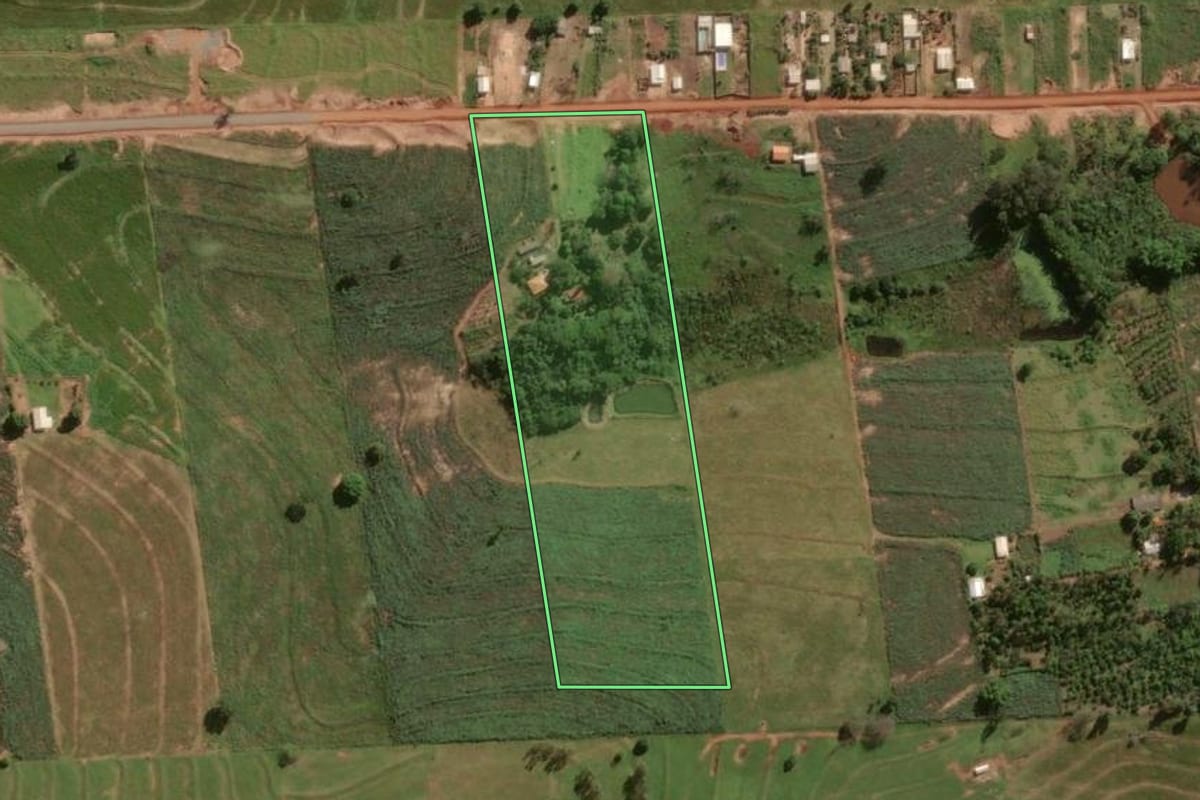 Imagem de satélite do imóvel rural em Maria Helena (PR), com o contorno declarado no CAR desenhado por cima.