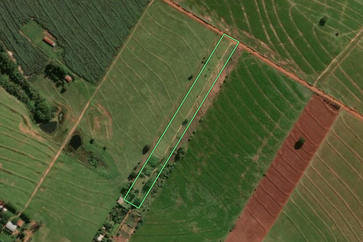 Imagem de satélite do imóvel rural em Maria Helena (PR), com o contorno declarado no CAR desenhado por cima.