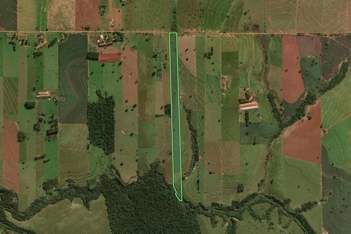 Imagem de satélite do imóvel rural em Maria Helena (PR), com o contorno declarado no CAR desenhado por cima.