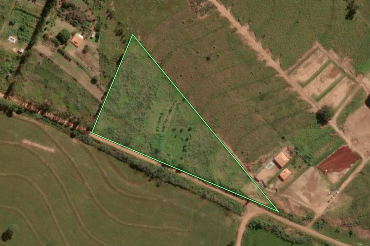Imagem de satélite do imóvel rural em Maria Helena (PR), com o contorno declarado no CAR desenhado por cima.