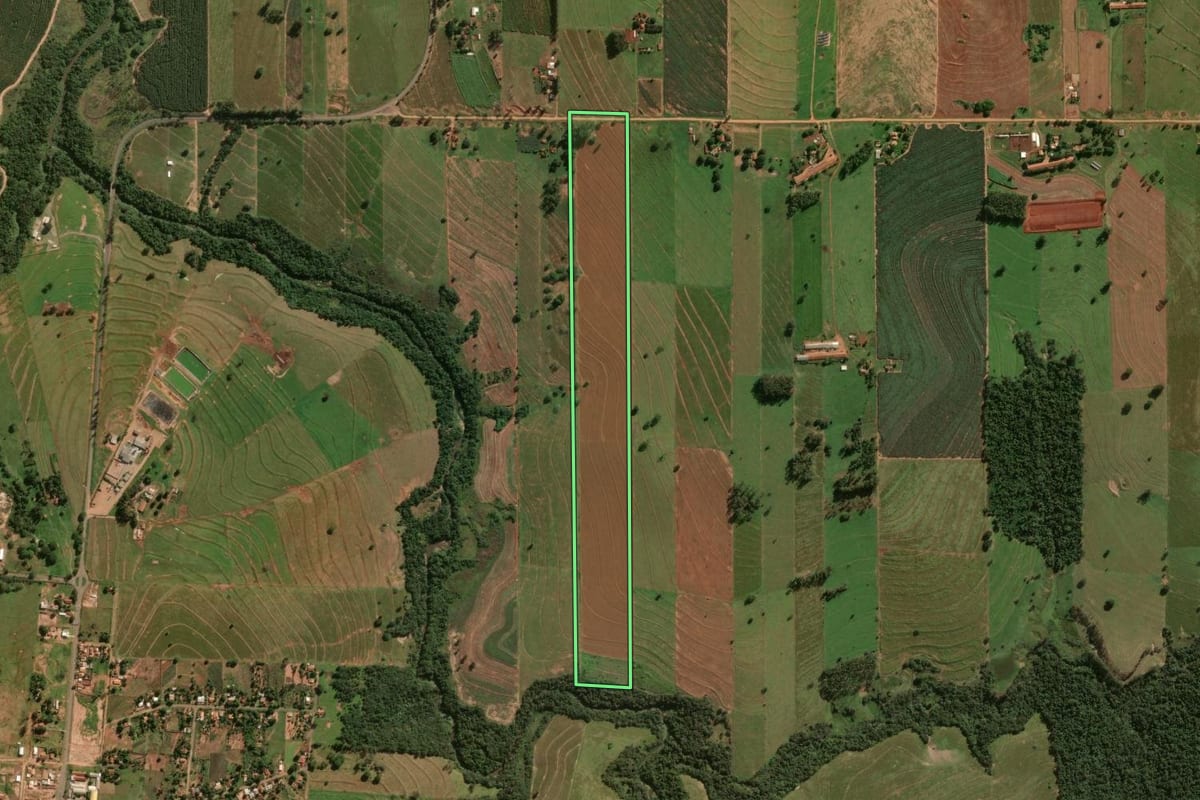Imagem de satélite do imóvel rural em Maria Helena (PR), com o contorno declarado no CAR desenhado por cima.
