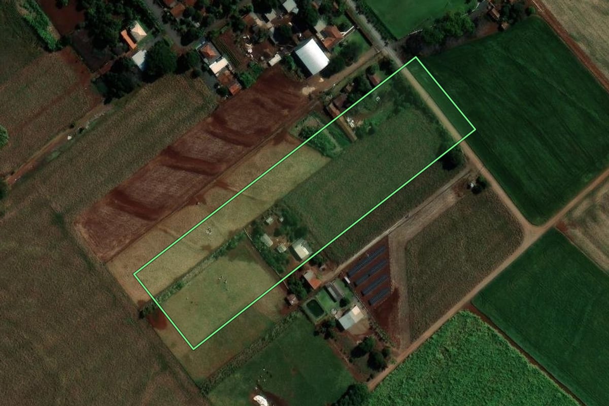 Imagem de satélite do imóvel rural em Marialva (PR), com o contorno declarado no CAR desenhado por cima.