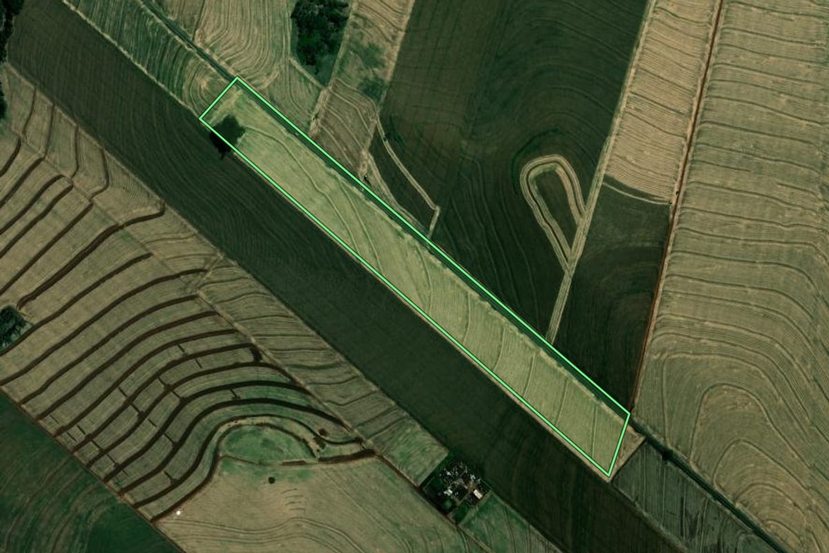 Imagem de satélite do imóvel rural em Marialva (PR), com o contorno declarado no CAR desenhado por cima.