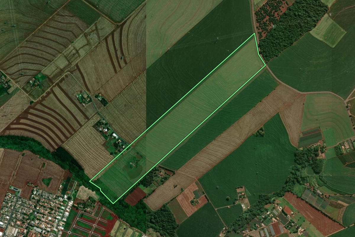 Imagem de satélite do imóvel rural em Marialva (PR), com o contorno declarado no CAR desenhado por cima.