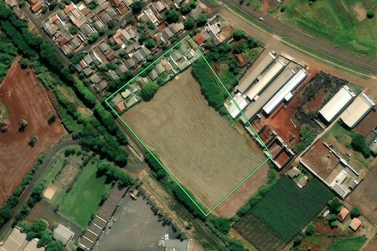 Imagem de satélite do imóvel rural em Marialva (PR), com o contorno declarado no CAR desenhado por cima.