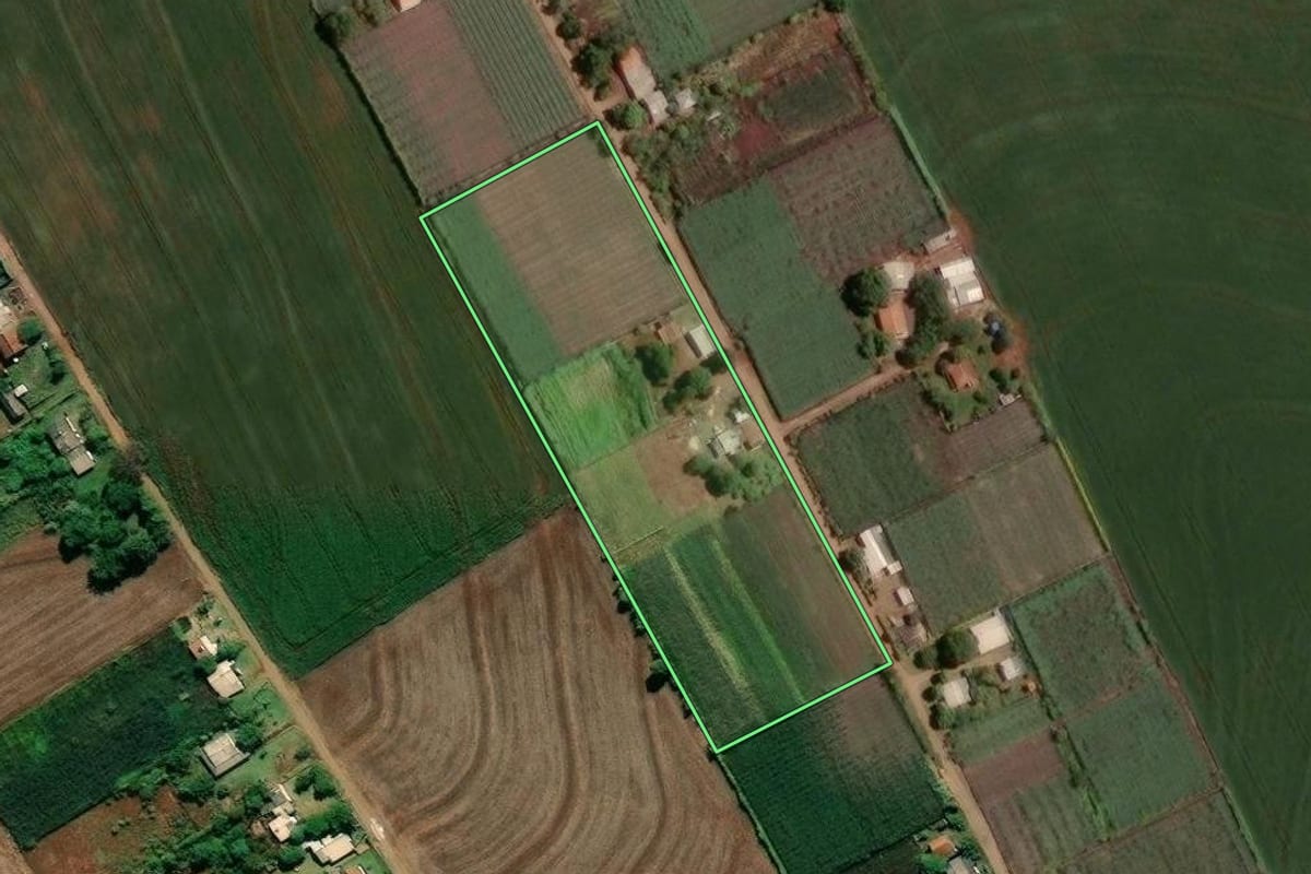 Imagem de satélite do imóvel rural em Marialva (PR), com o contorno declarado no CAR desenhado por cima.