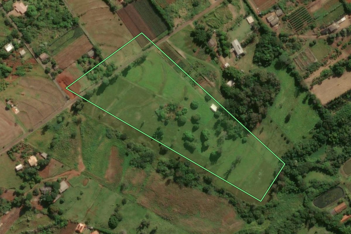 Imagem de satélite do imóvel rural em Marialva (PR), com o contorno declarado no CAR desenhado por cima.