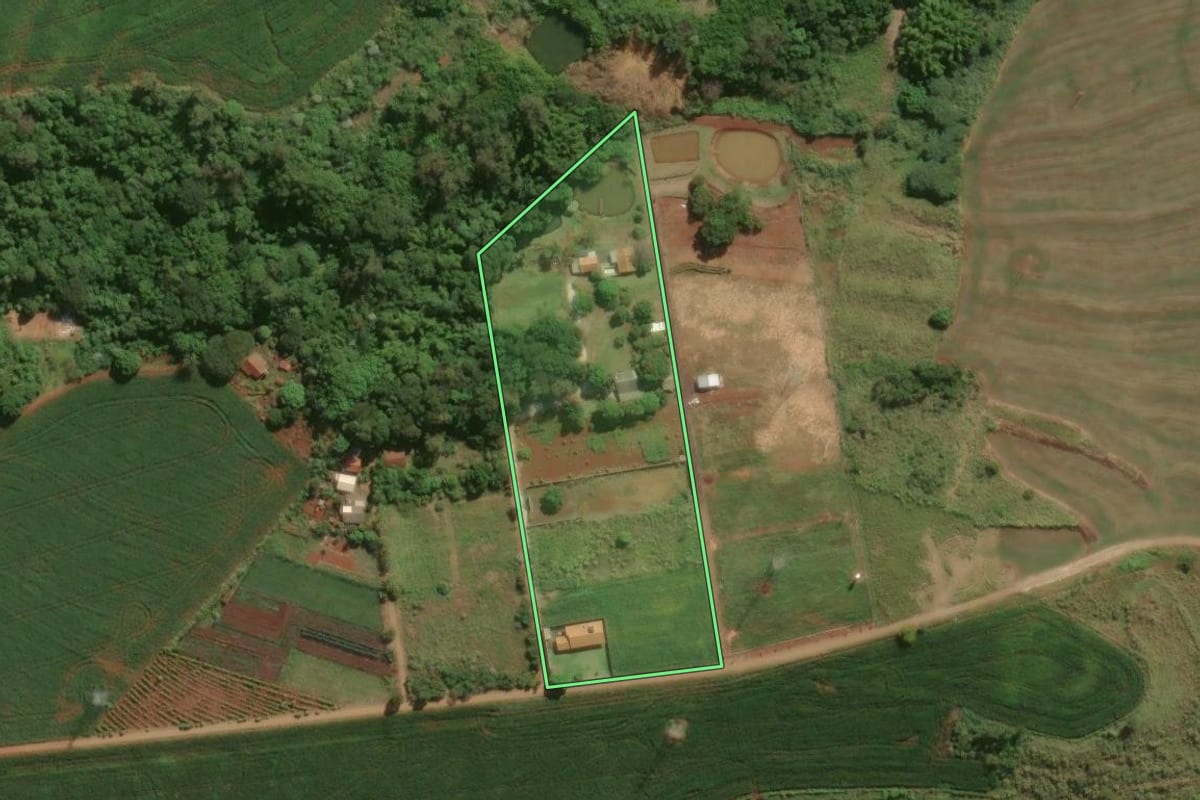 Imagem de satélite do imóvel rural em Marialva (PR), com o contorno declarado no CAR desenhado por cima.