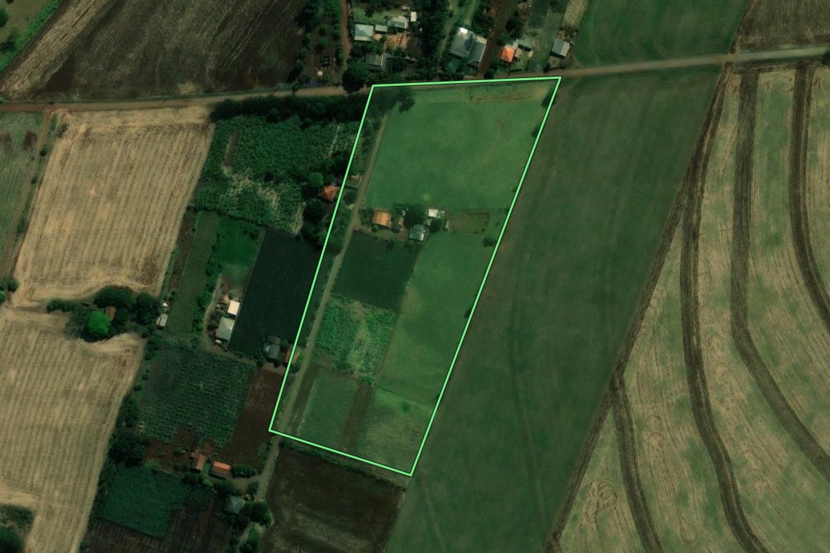 Imagem de satélite do imóvel rural em Marialva (PR), com o contorno declarado no CAR desenhado por cima.