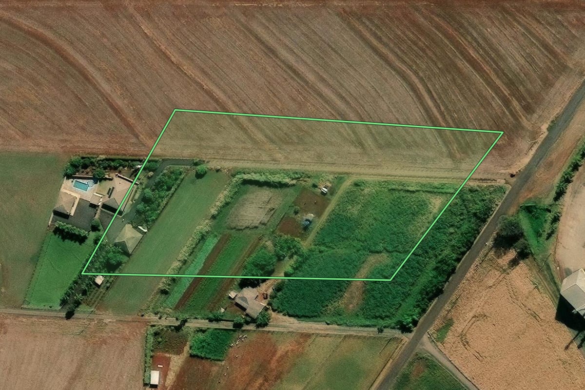 Imagem de satélite do imóvel rural em Marialva (PR), com o contorno declarado no CAR desenhado por cima.