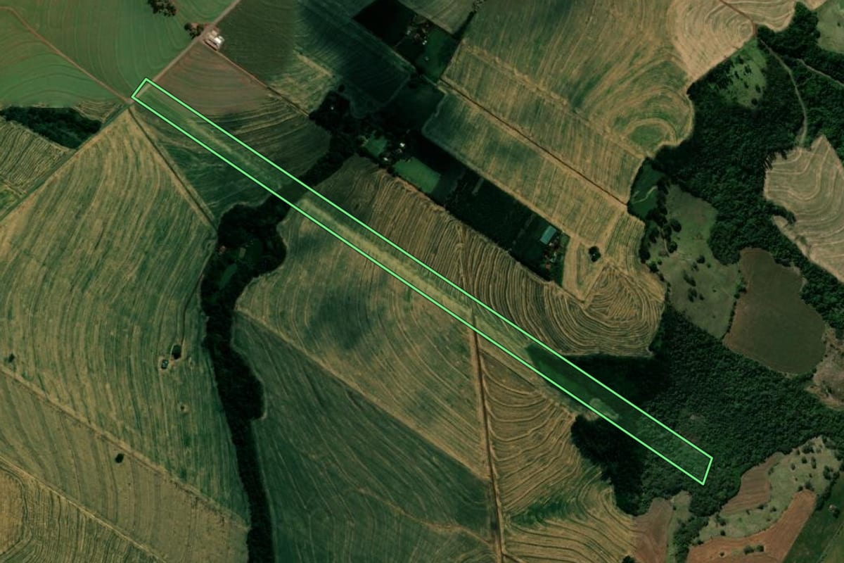 Imagem de satélite do imóvel rural em Marialva (PR), com o contorno declarado no CAR desenhado por cima.
