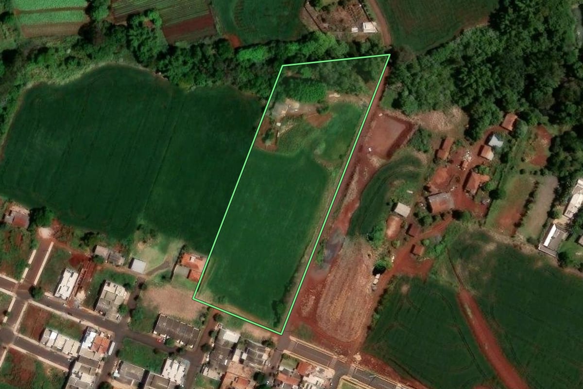 Imagem de satélite do imóvel rural em Marialva (PR), com o contorno declarado no CAR desenhado por cima.
