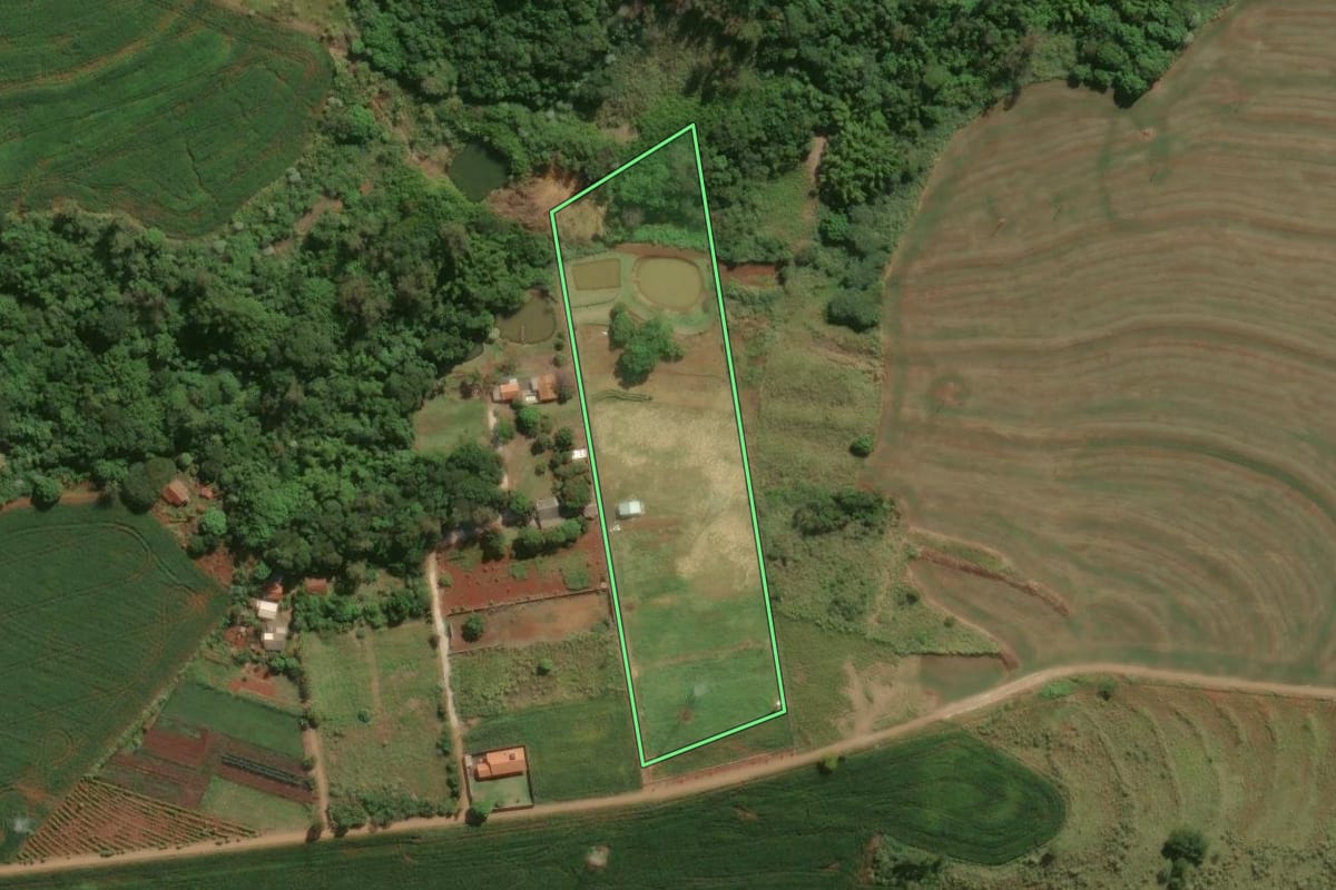 Imagem de satélite do imóvel rural em Marialva (PR), com o contorno declarado no CAR desenhado por cima.