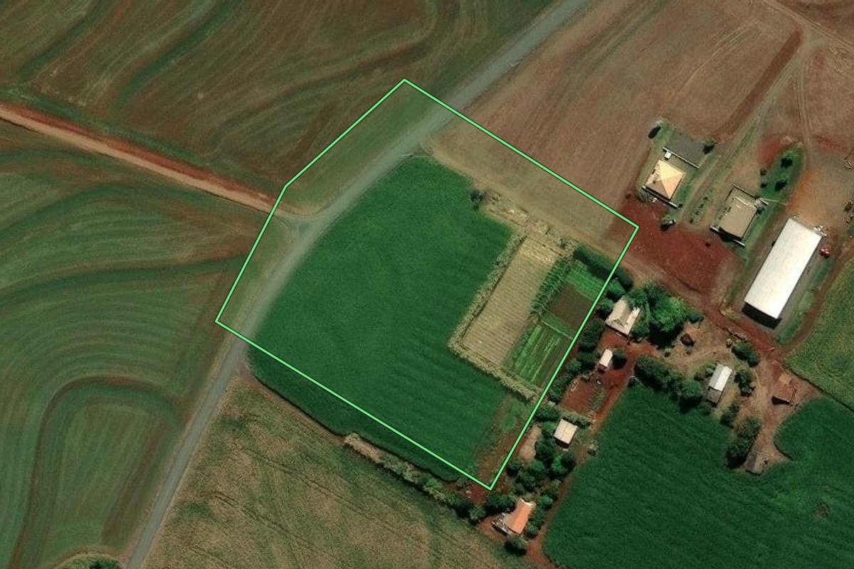 Imagem de satélite do imóvel rural em Marialva (PR), com o contorno declarado no CAR desenhado por cima.