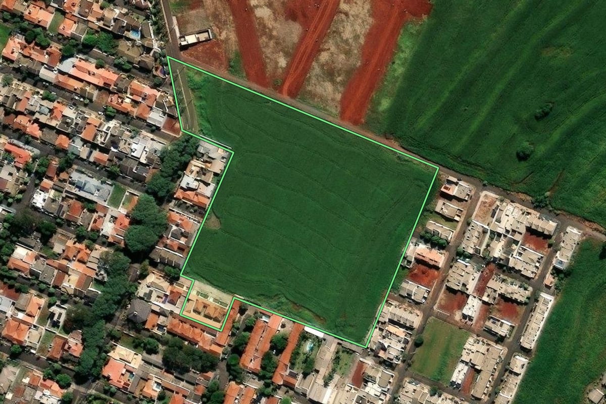 Imagem de satélite do imóvel rural em Marialva (PR), com o contorno declarado no CAR desenhado por cima.