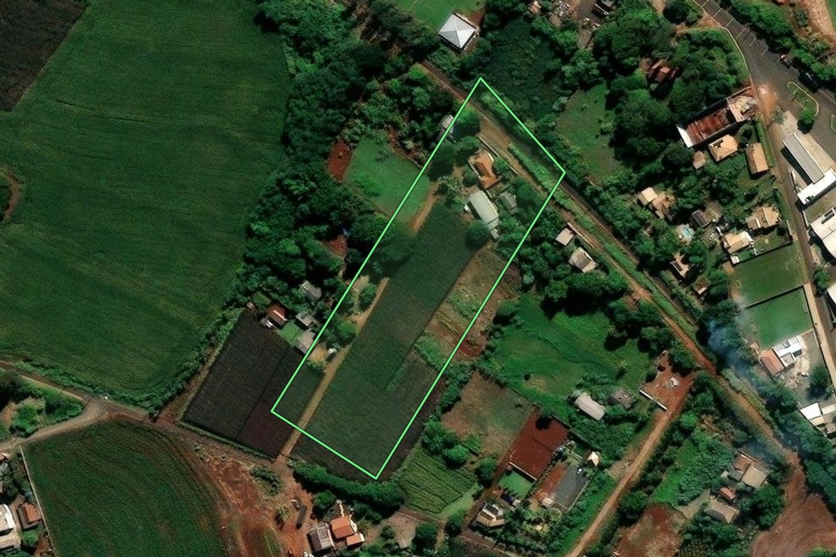 Imagem de satélite do imóvel rural em Marialva (PR), com o contorno declarado no CAR desenhado por cima.