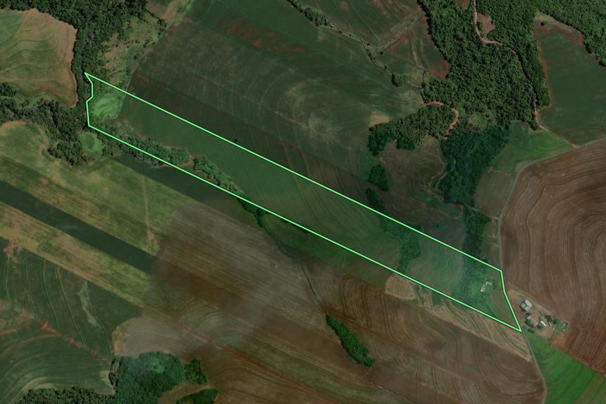 Imagem de satélite do imóvel rural em Marialva (PR), com o contorno declarado no CAR desenhado por cima.