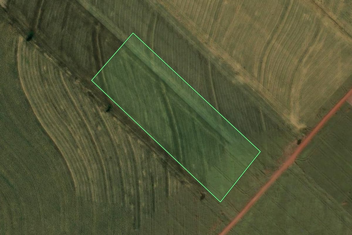 Imagem de satélite do imóvel rural em Marialva (PR), com o contorno declarado no CAR desenhado por cima.