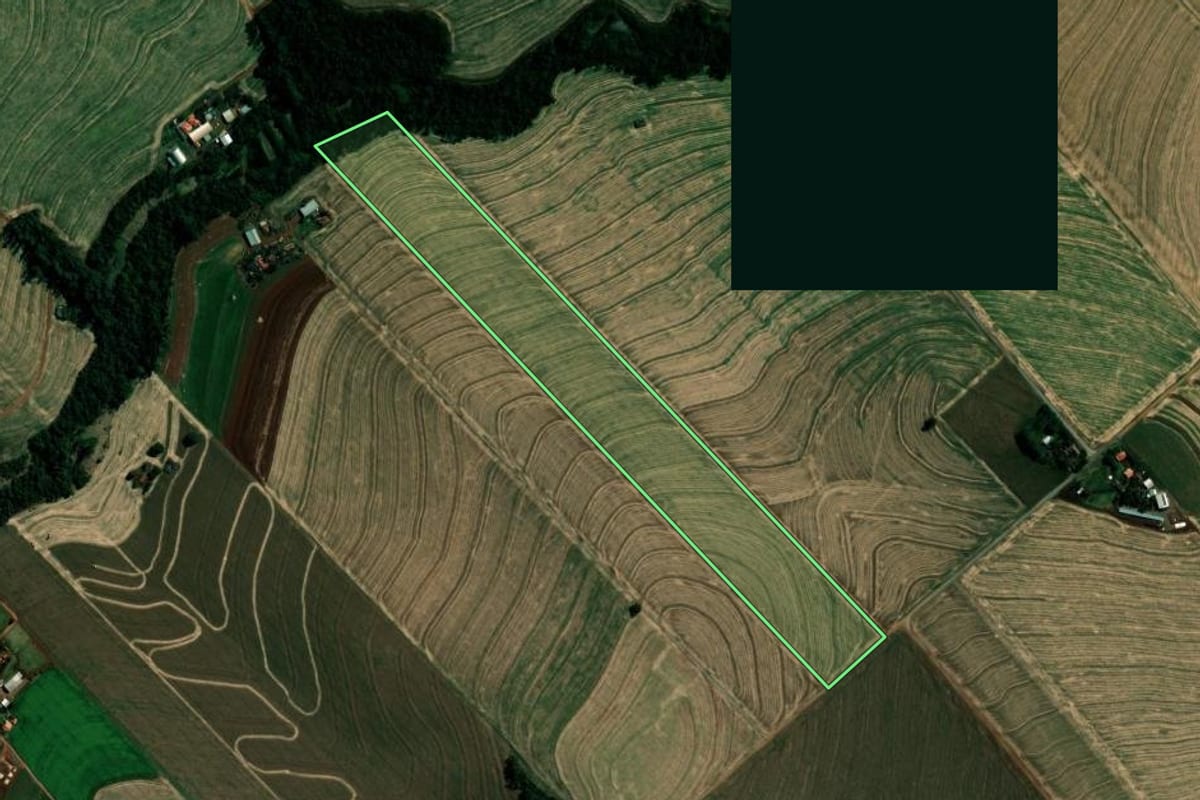 Imagem de satélite do imóvel rural em Marialva (PR), com o contorno declarado no CAR desenhado por cima.