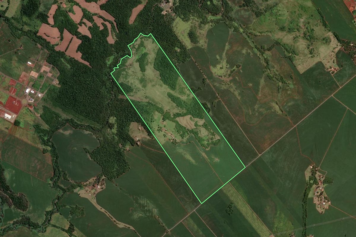 Imagem de satélite do imóvel rural em Marialva (PR), com o contorno declarado no CAR desenhado por cima.