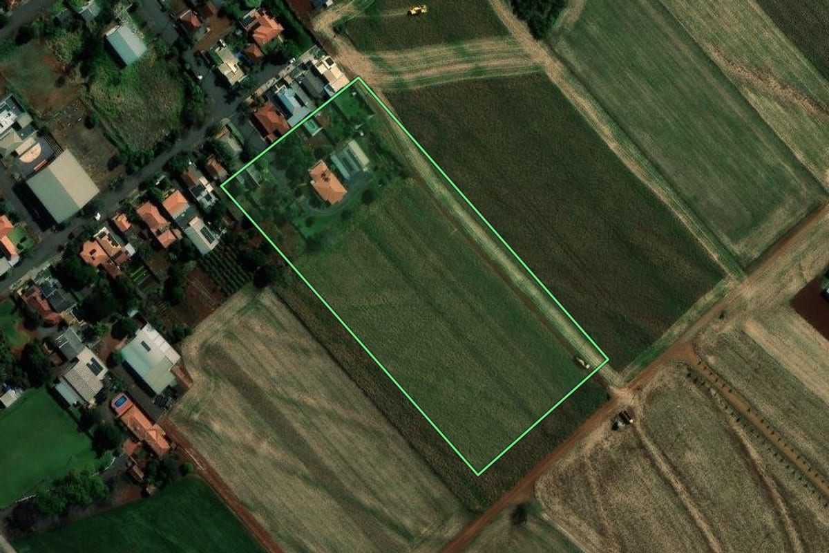 Imagem de satélite do imóvel rural em Marialva (PR), com o contorno declarado no CAR desenhado por cima.