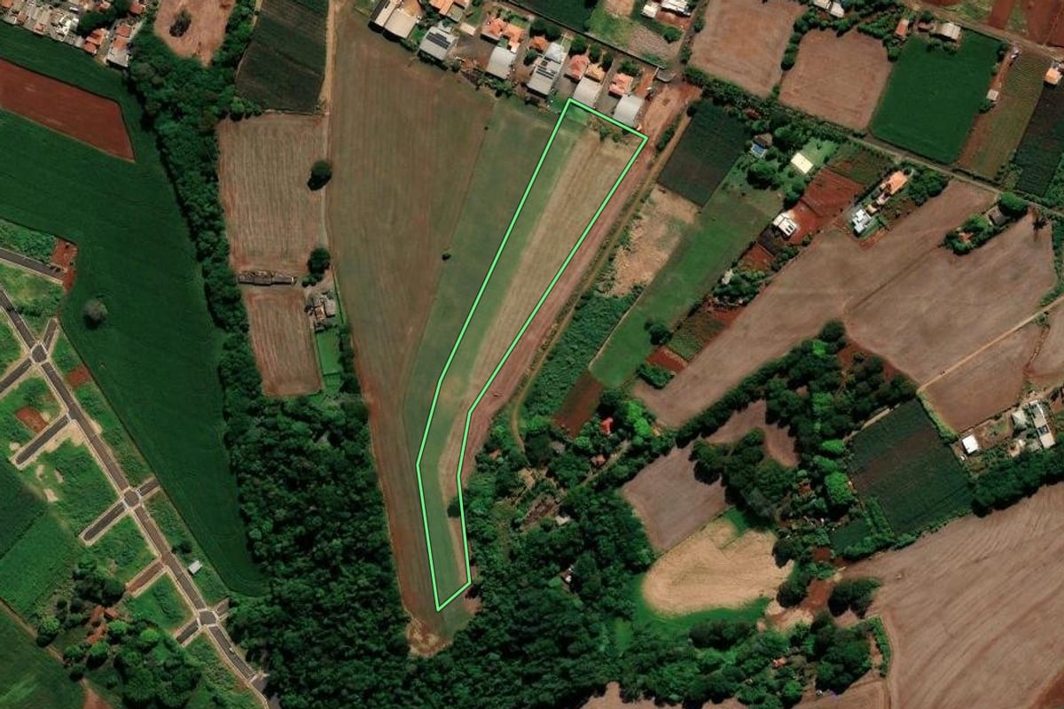 Imagem de satélite do imóvel rural em Marialva (PR), com o contorno declarado no CAR desenhado por cima.