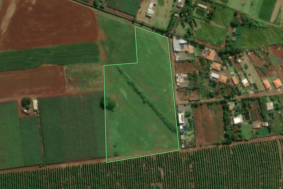 Imagem de satélite do imóvel rural em Marialva (PR), com o contorno declarado no CAR desenhado por cima.
