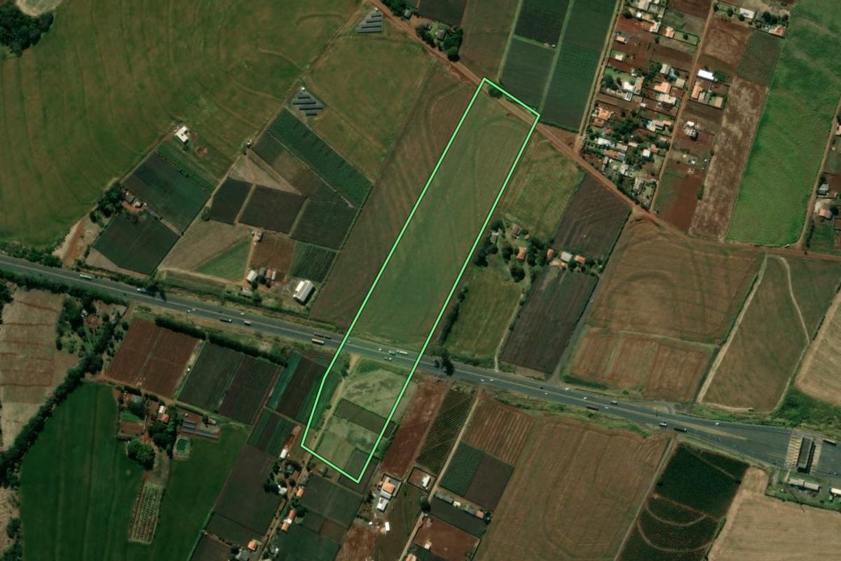 Imagem de satélite do imóvel rural em Marialva (PR), com o contorno declarado no CAR desenhado por cima.