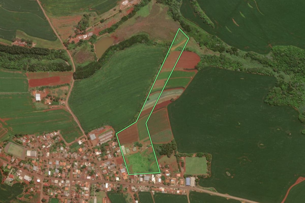 Imagem de satélite do imóvel rural em Marilândia do Sul (PR), com o contorno declarado no CAR desenhado por cima.