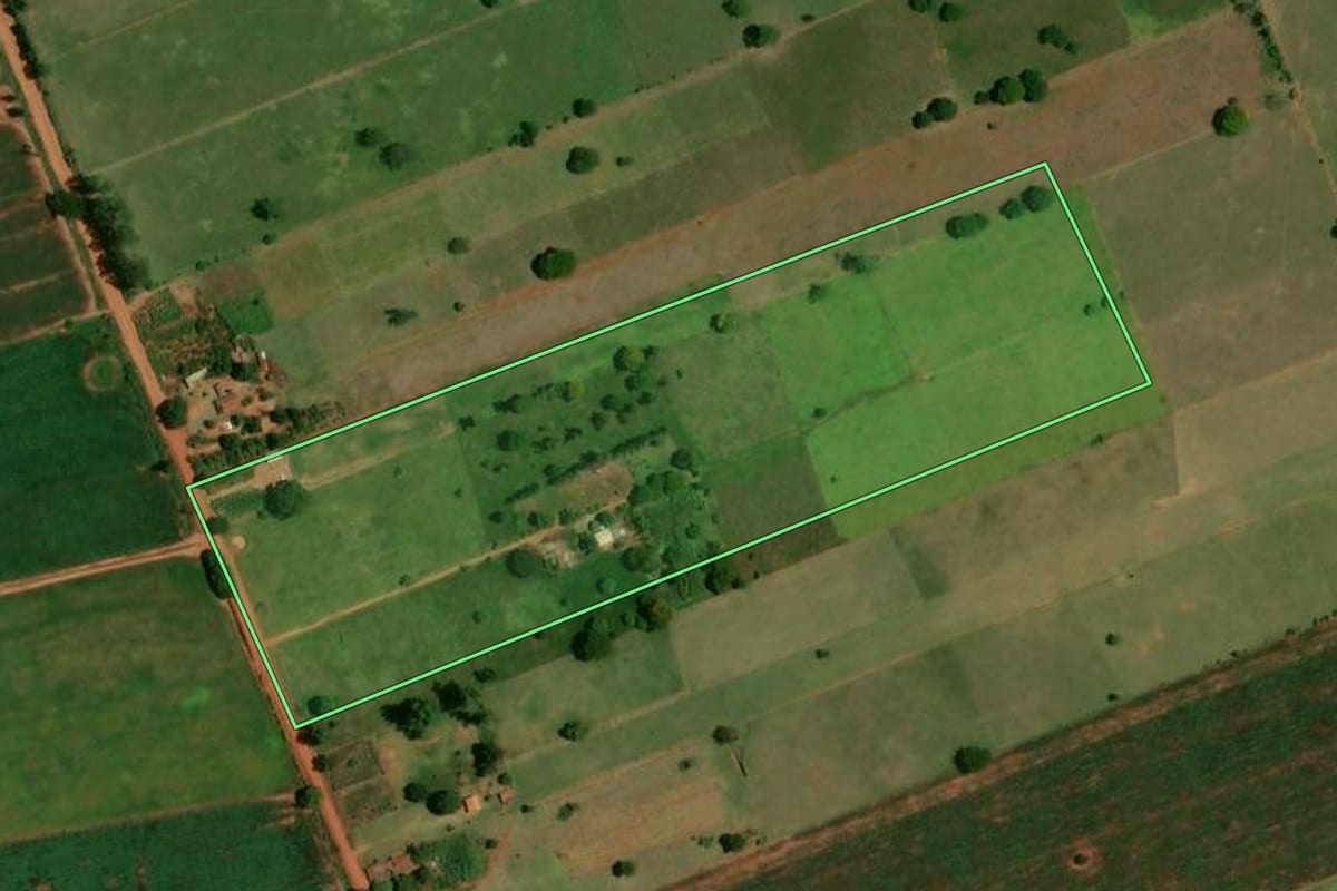 Imagem de satélite do imóvel rural em Marilena (PR), com o contorno declarado no CAR desenhado por cima.