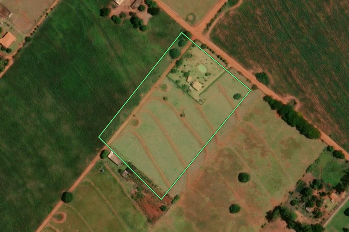 Imagem de satélite do imóvel rural em Marilena (PR), com o contorno declarado no CAR desenhado por cima.