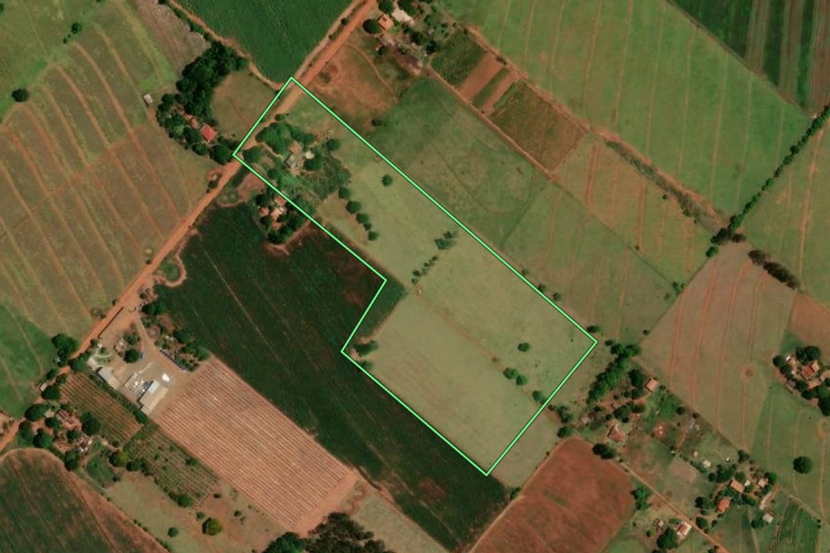 Imagem de satélite do imóvel rural em Marilena (PR), com o contorno declarado no CAR desenhado por cima.