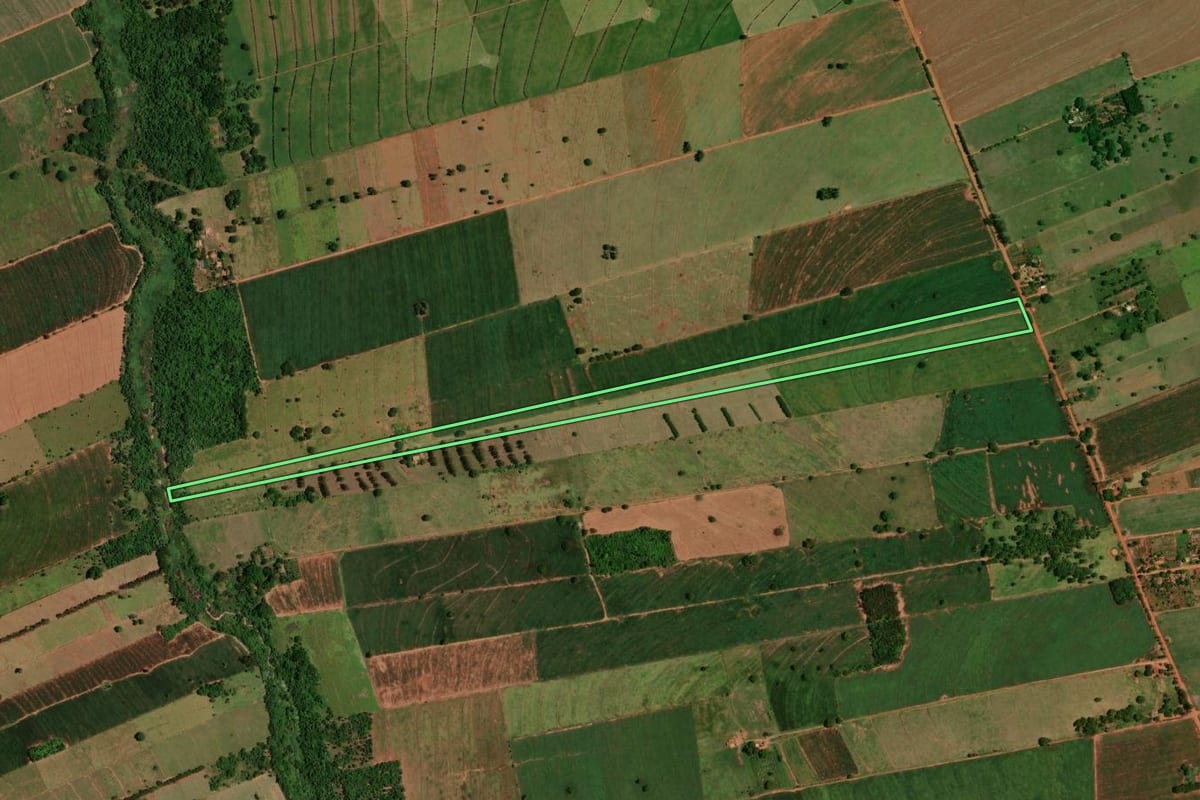Imagem de satélite do imóvel rural em Marilena (PR), com o contorno declarado no CAR desenhado por cima.