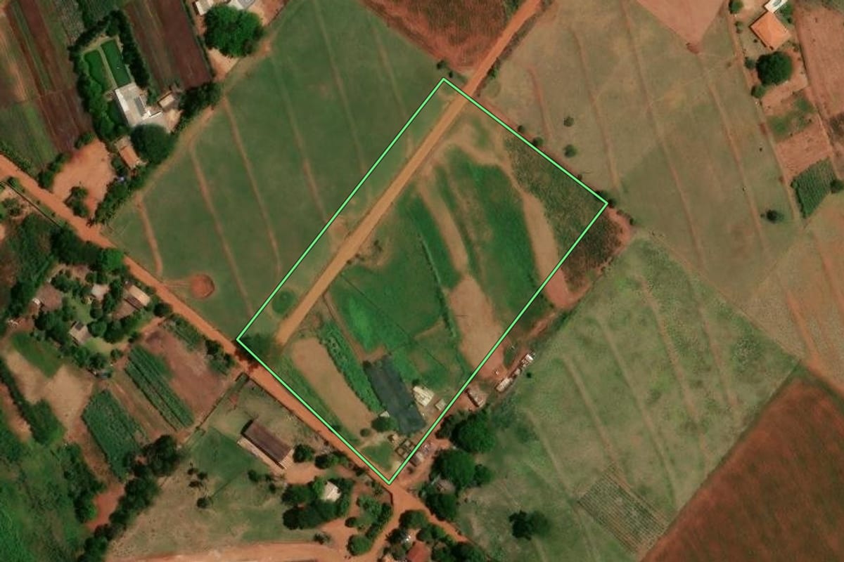 Imagem de satélite do imóvel rural em Marilena (PR), com o contorno declarado no CAR desenhado por cima.