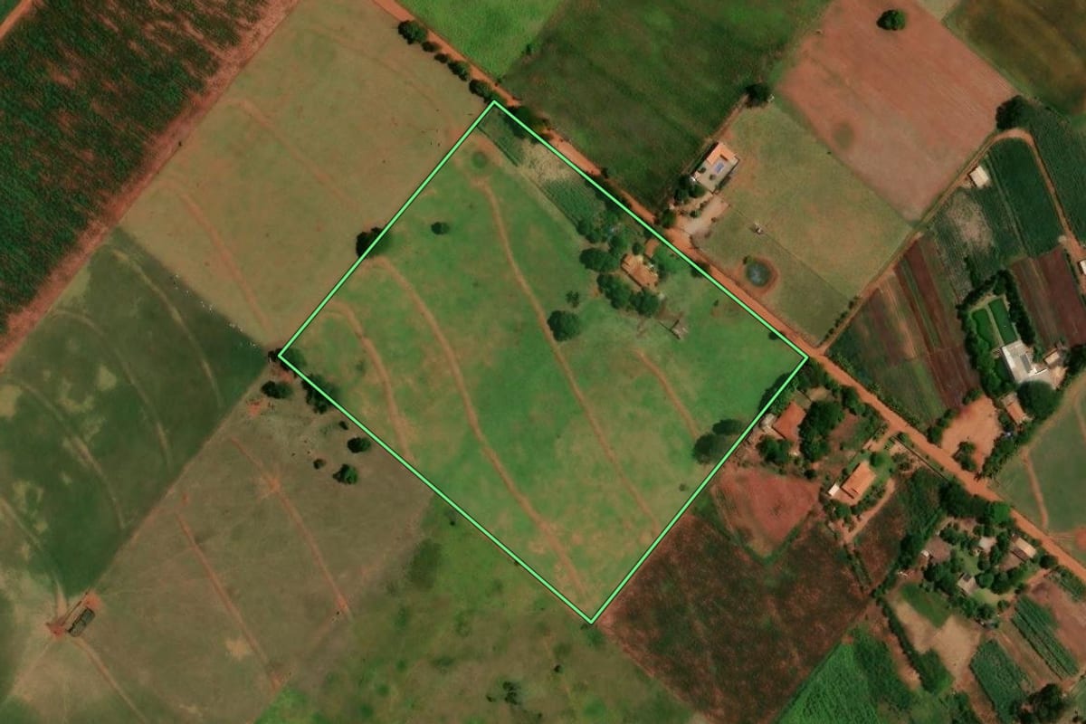 Imagem de satélite do imóvel rural em Marilena (PR), com o contorno declarado no CAR desenhado por cima.