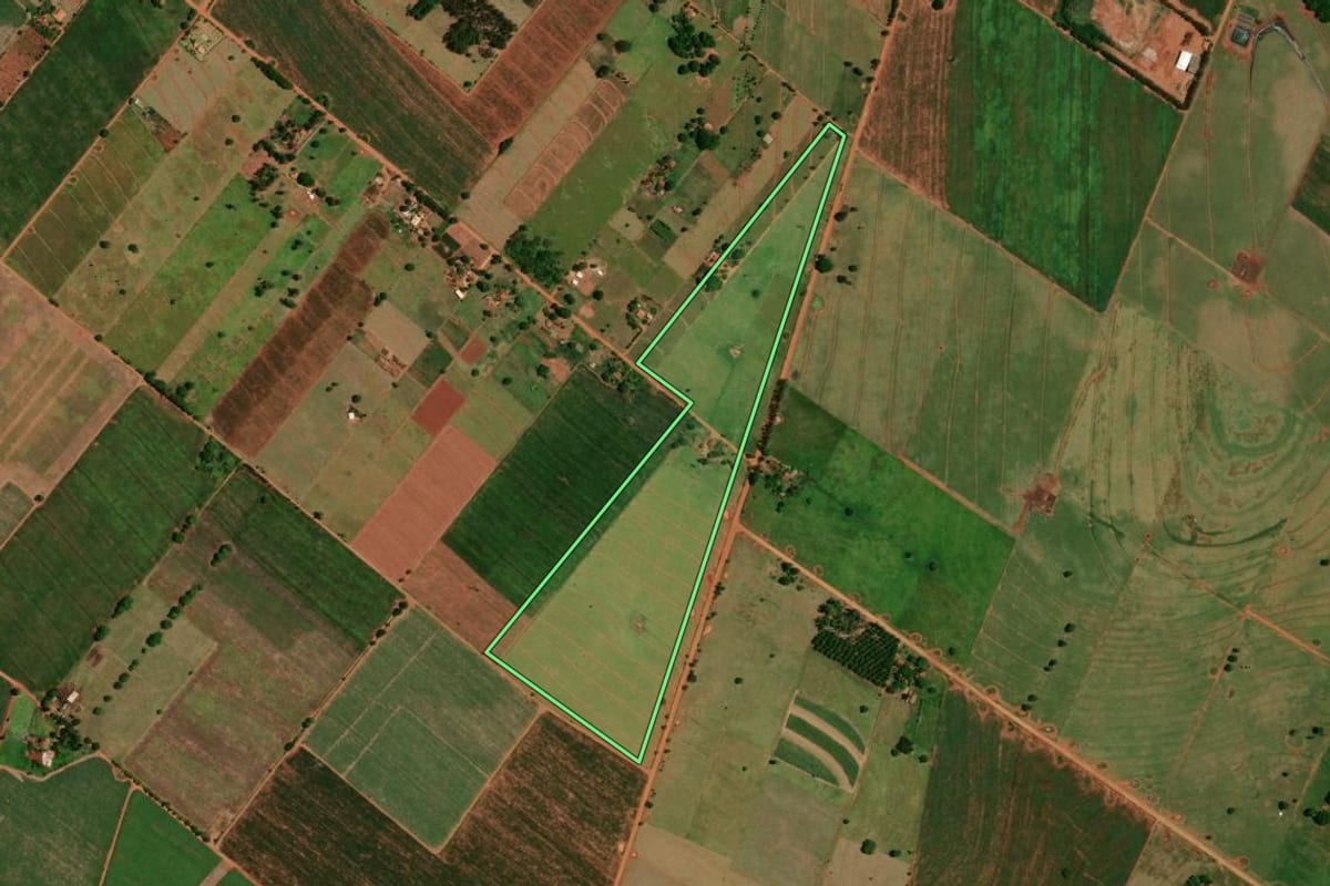 Imagem de satélite do imóvel rural em Marilena (PR), com o contorno declarado no CAR desenhado por cima.