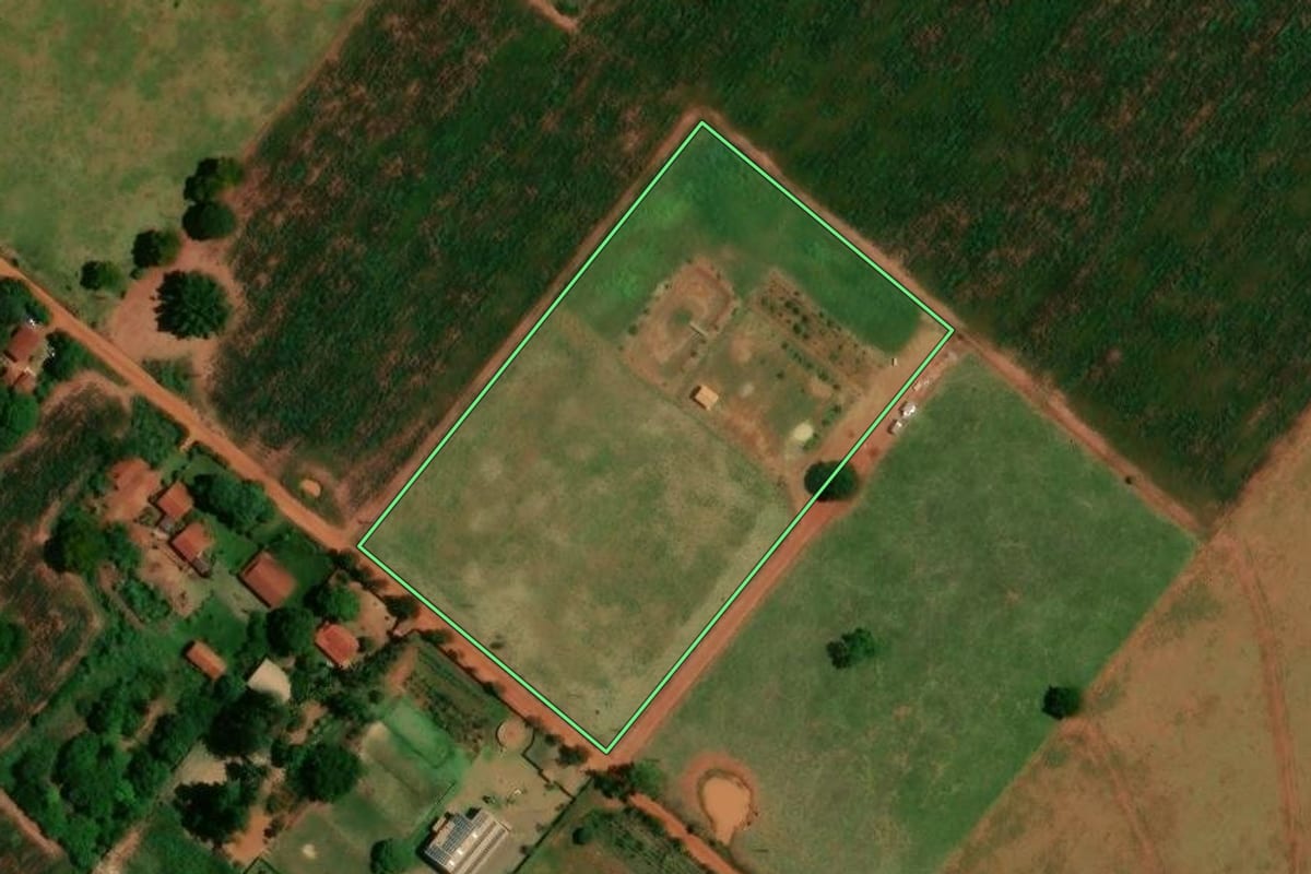 Imagem de satélite do imóvel rural em Marilena (PR), com o contorno declarado no CAR desenhado por cima.