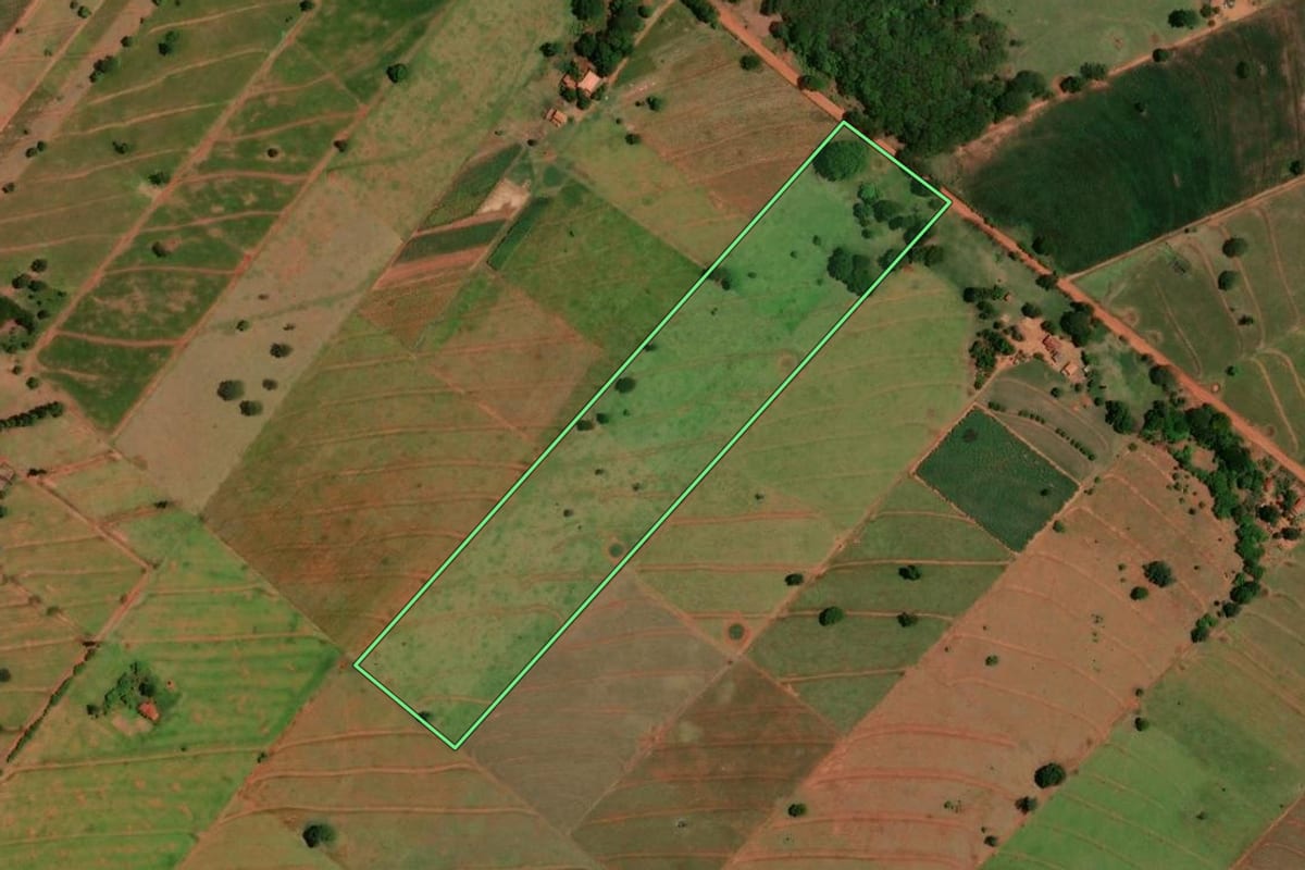Imagem de satélite do imóvel rural em Marilena (PR), com o contorno declarado no CAR desenhado por cima.