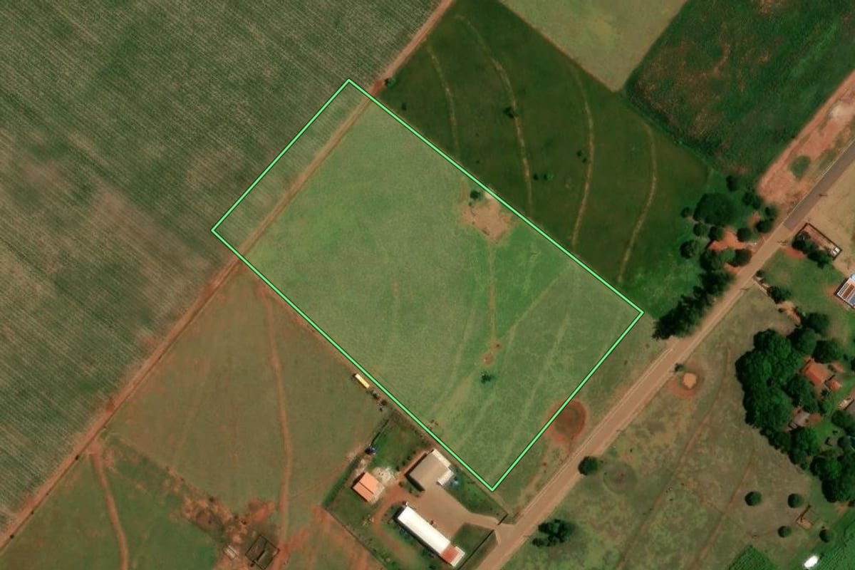 Imagem de satélite do imóvel rural em Marilena (PR), com o contorno declarado no CAR desenhado por cima.