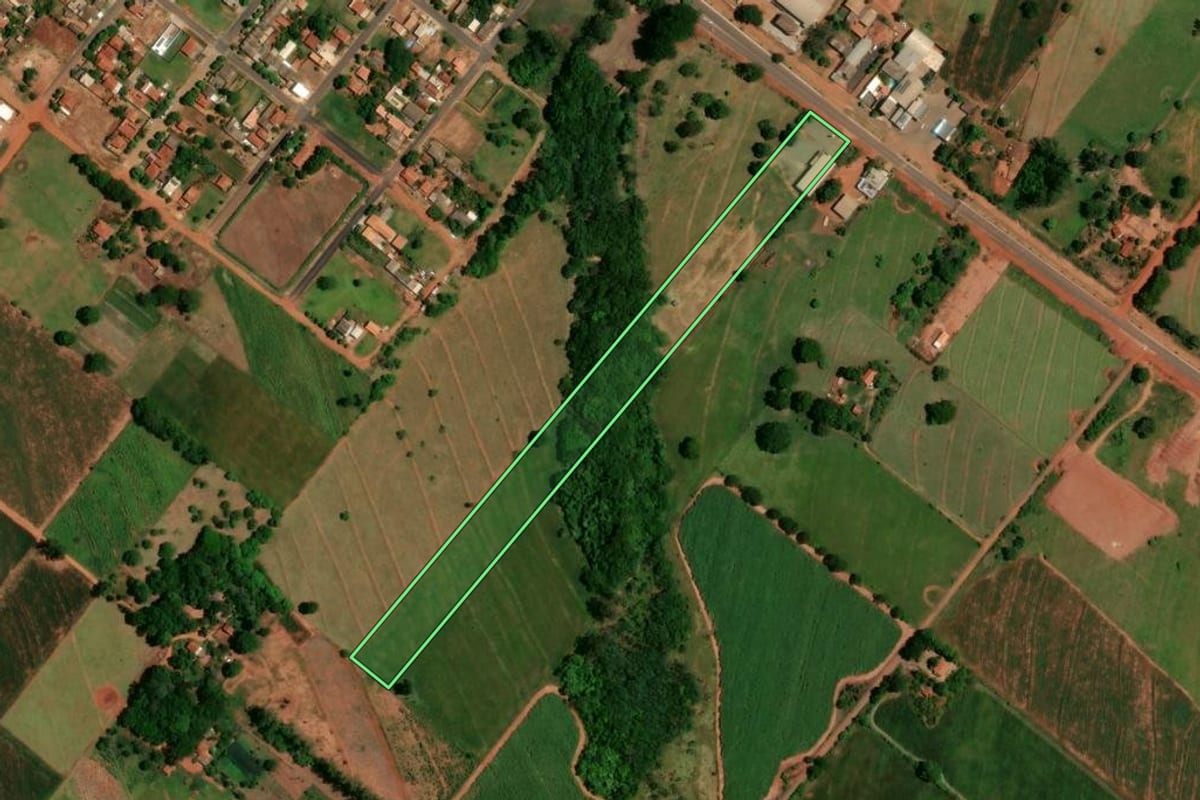 Imagem de satélite do imóvel rural em Marilena (PR), com o contorno declarado no CAR desenhado por cima.