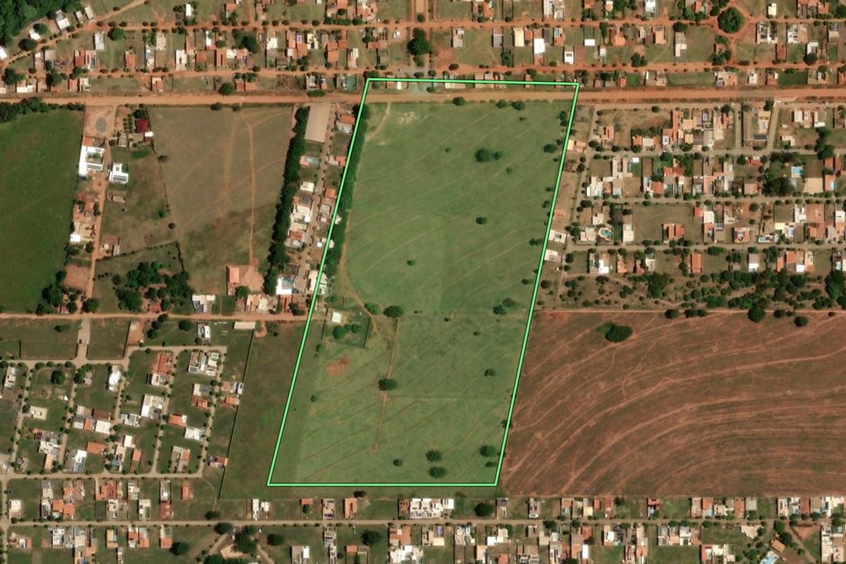 Imagem de satélite do imóvel rural em Marilena (PR), com o contorno declarado no CAR desenhado por cima.