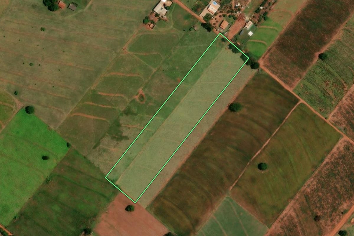 Imagem de satélite do imóvel rural em Marilena (PR), com o contorno declarado no CAR desenhado por cima.