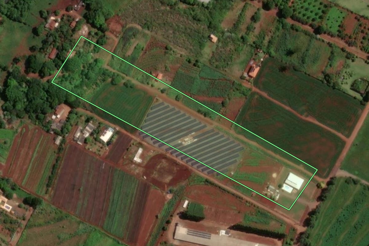 Imagem de satélite do imóvel rural em Maringá (PR), com o contorno declarado no CAR desenhado por cima.